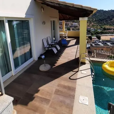 Lussuoso Attico Con Piscina E Rifiniture Di Pregio Villasimius